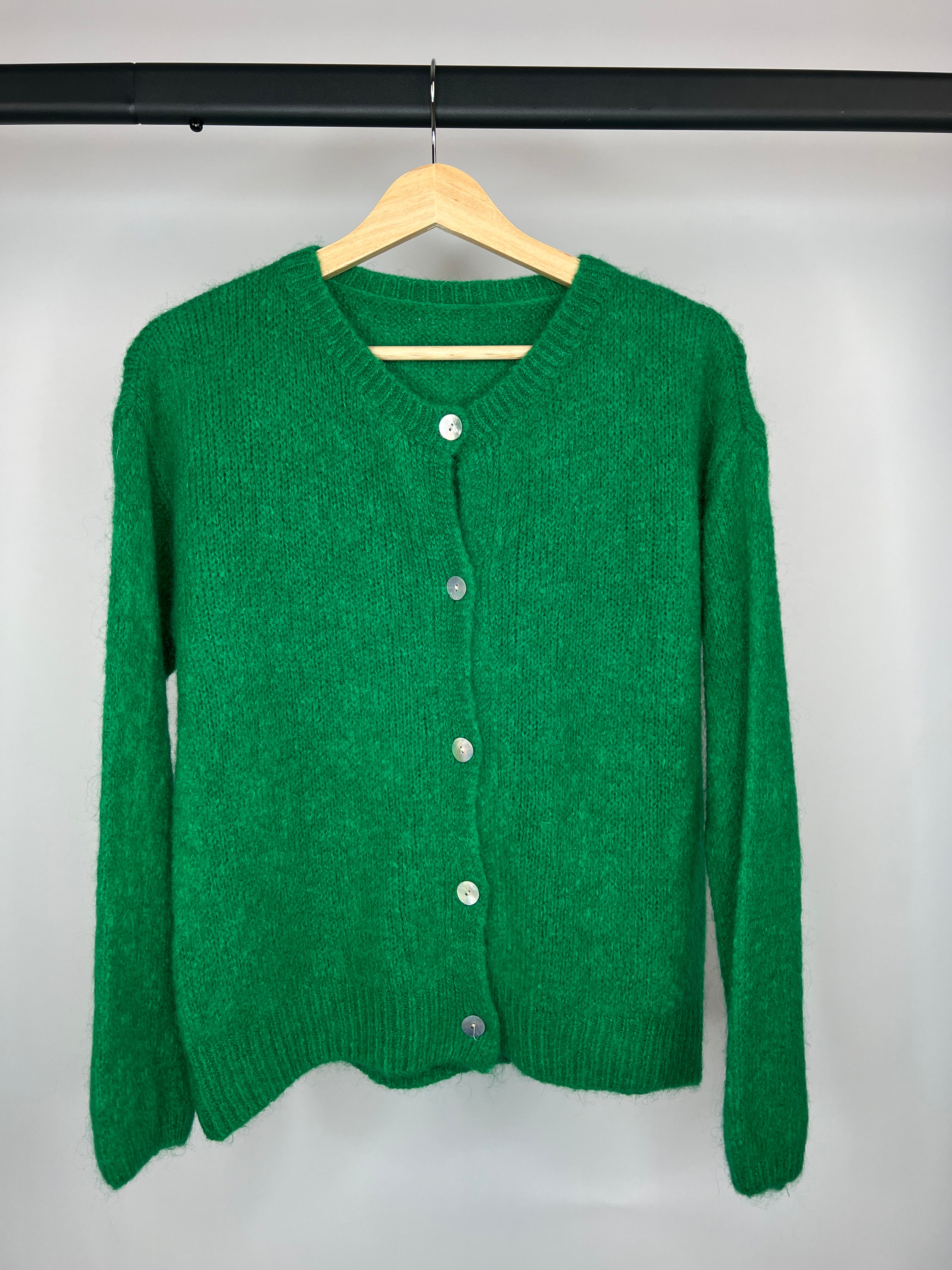 Grüne Knopfstrickjacke | Mohairmischung