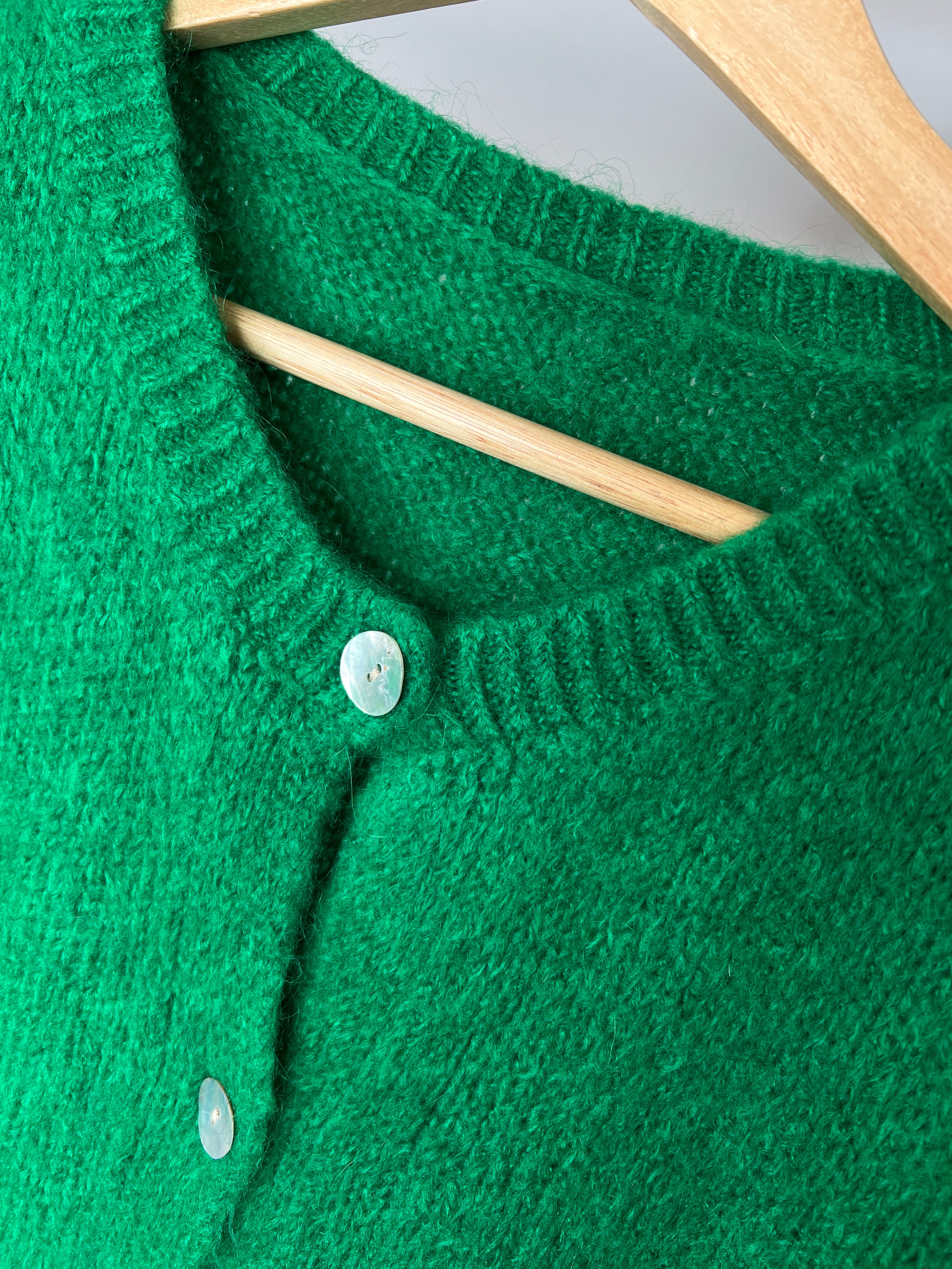 Grüne Knopfstrickjacke | Mohairmischung