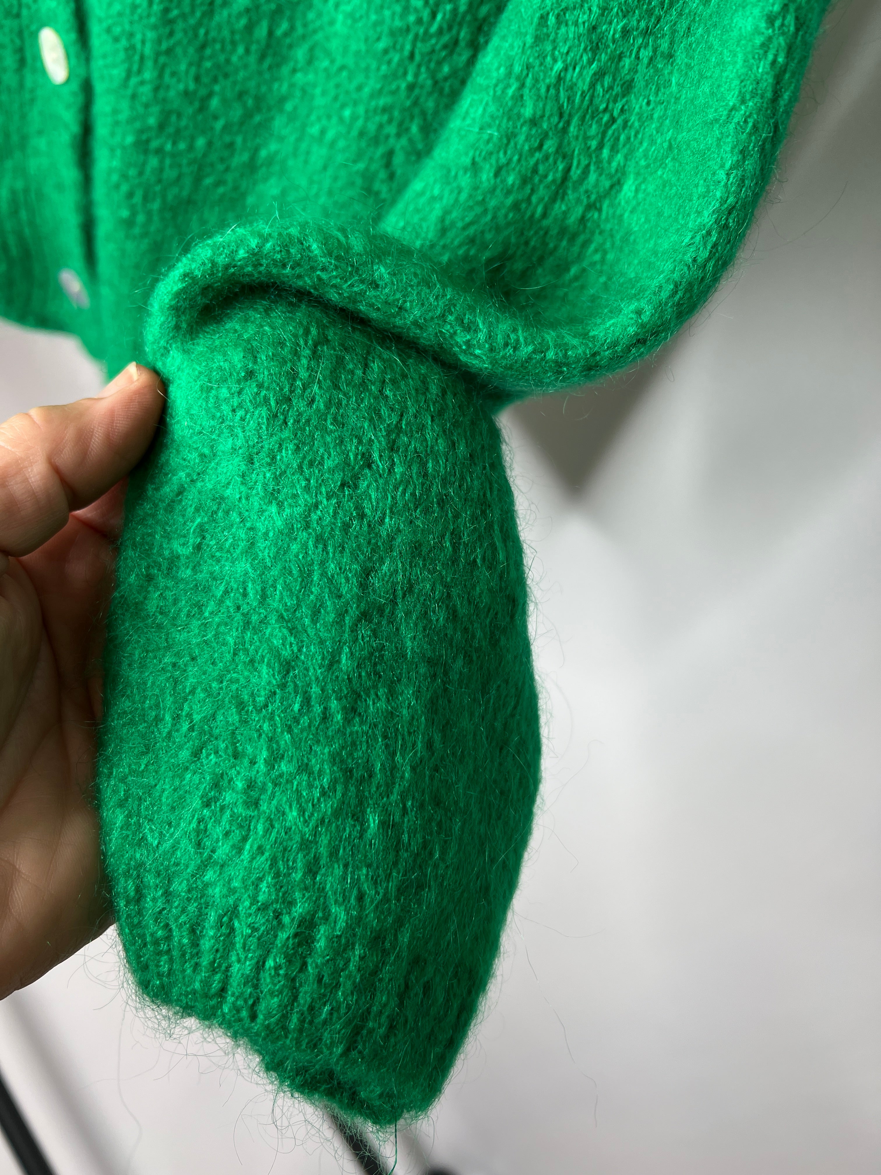 Grüne Knopfstrickjacke | Mohairmischung