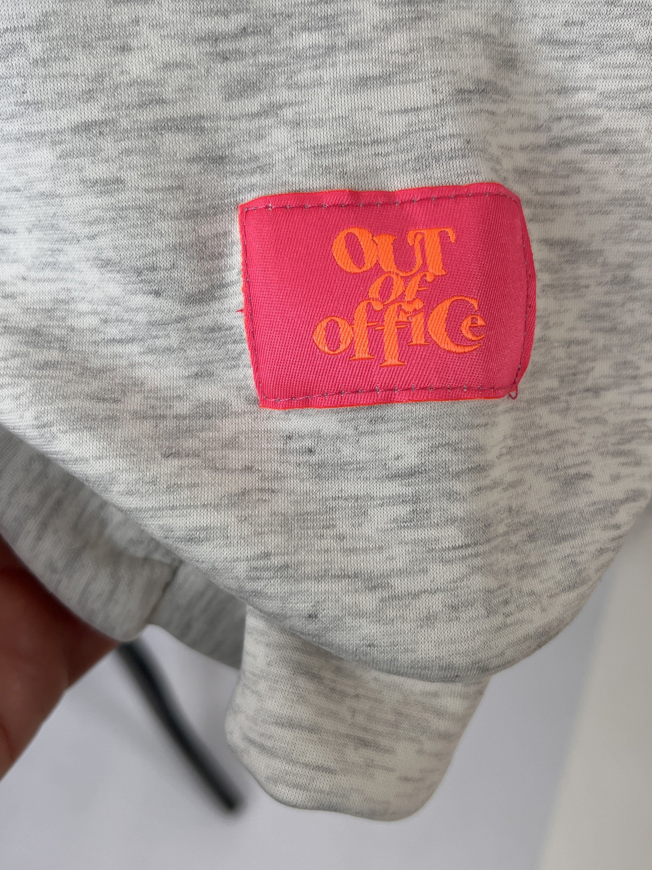 Sweatshirt grau | Herz Print neonpink