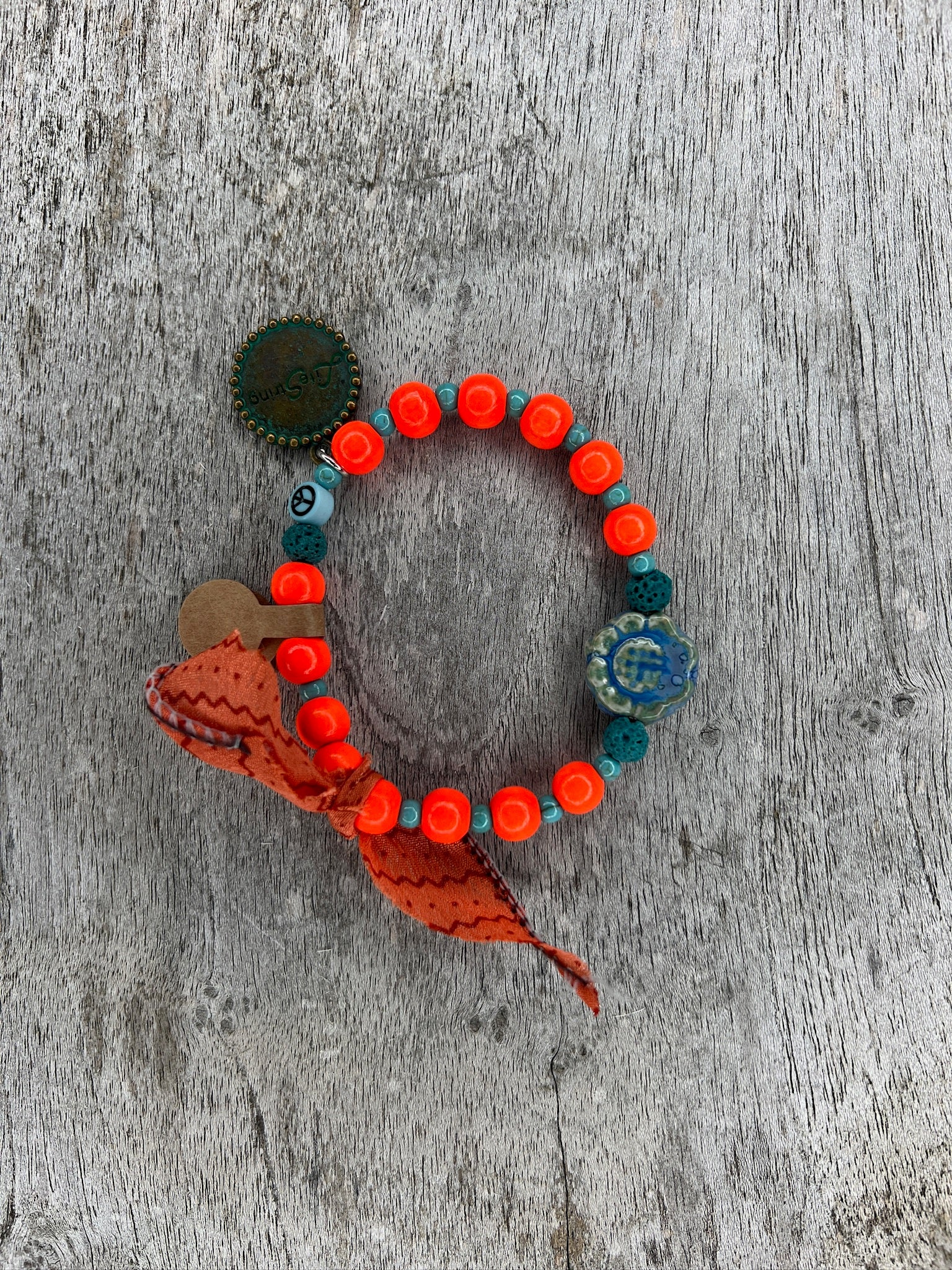 Hippiearmband Manacor | Holzperlen neonorange, aqua