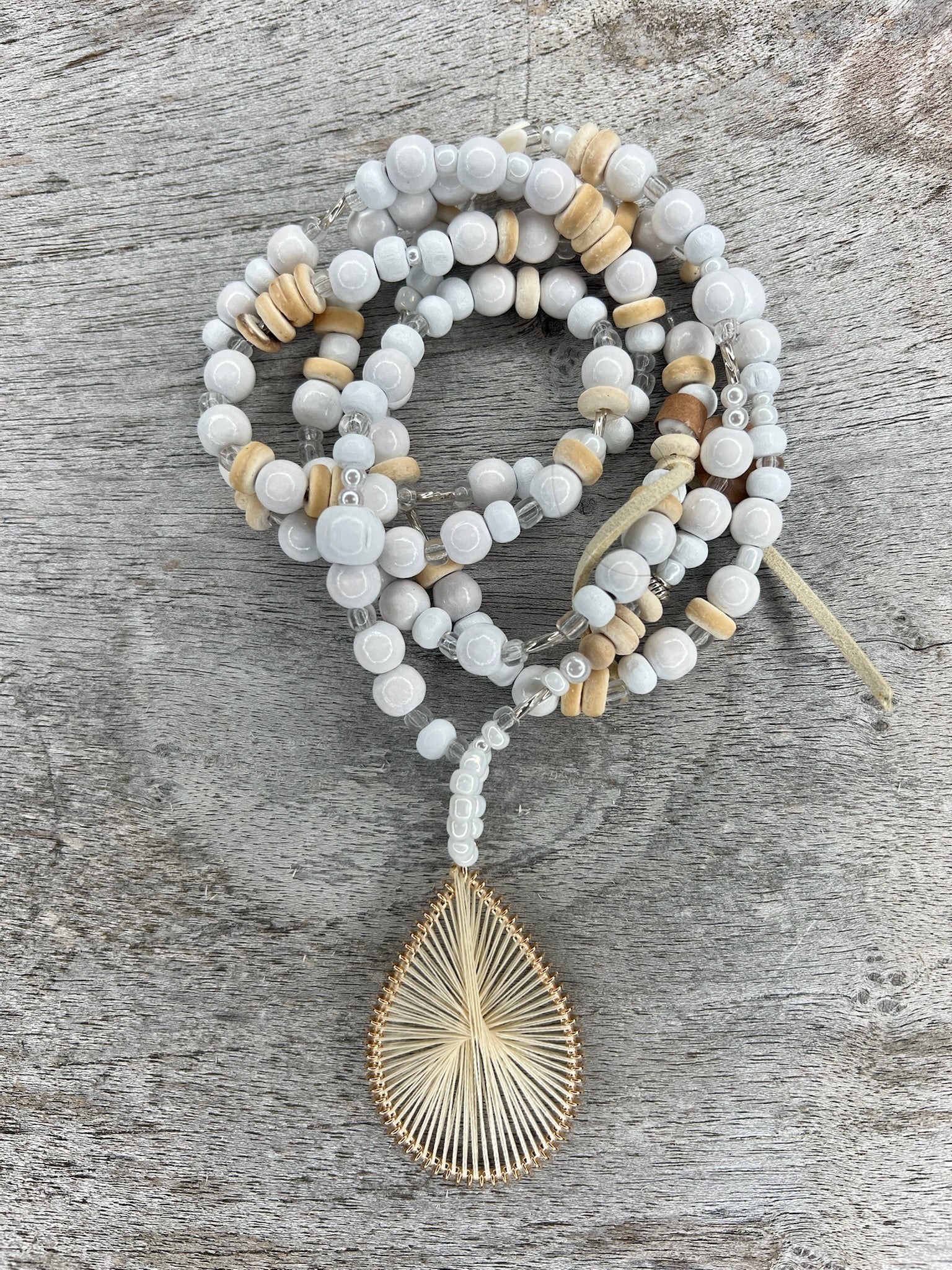Hippiekette Sant Tomas | Holzperlen weiß, beige