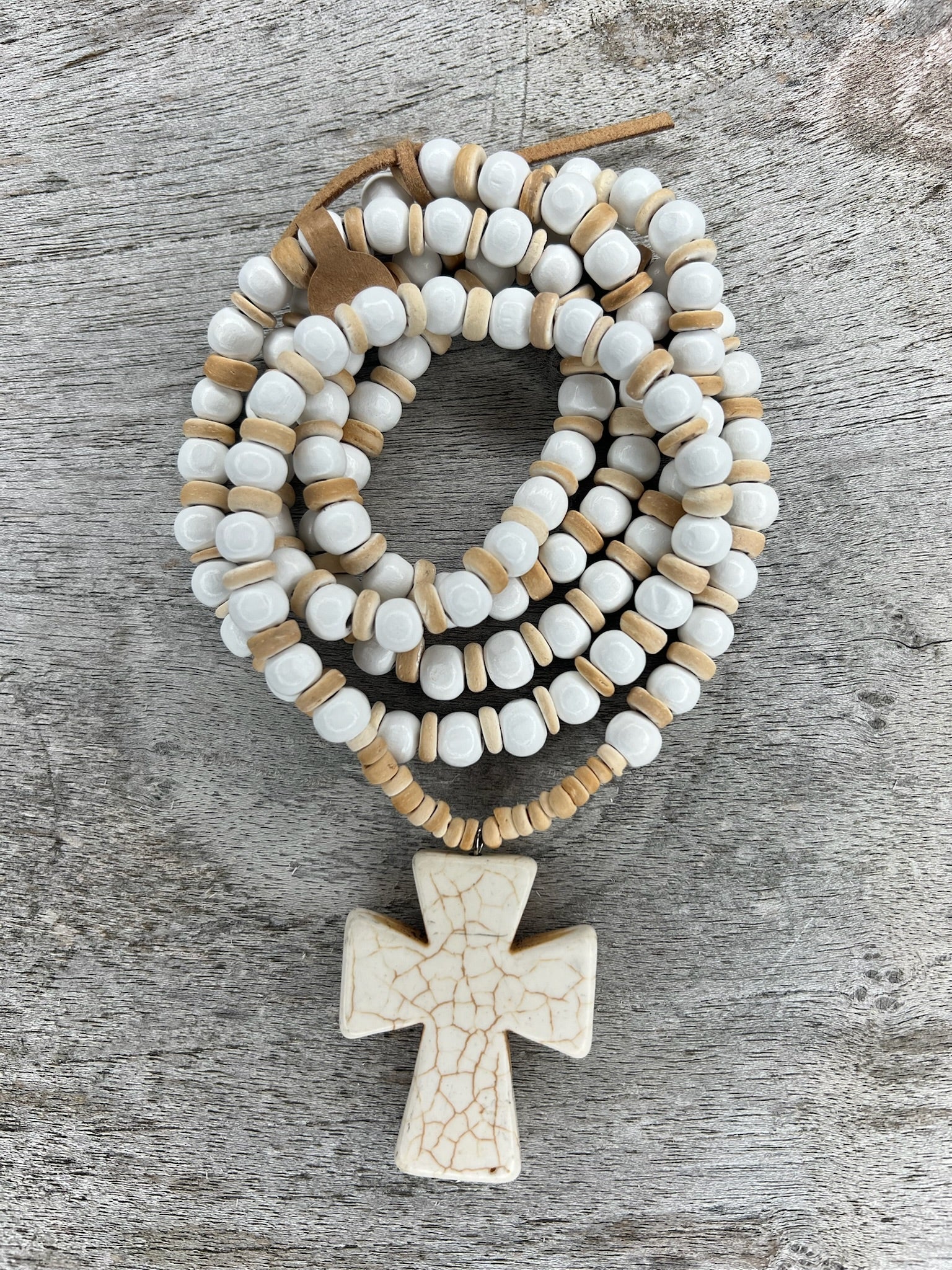 Hippiekette Es Castell | Holzperlen weiß, beige