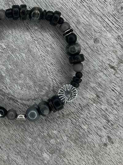Hippiearmband Cala Vedella | Holzperlen schwarz, grau