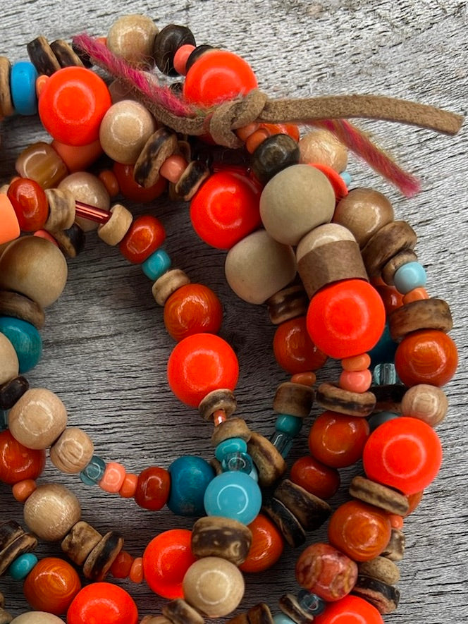 Hippiekette Bil Bil | Holzperlen braun, neonorsange, türkis