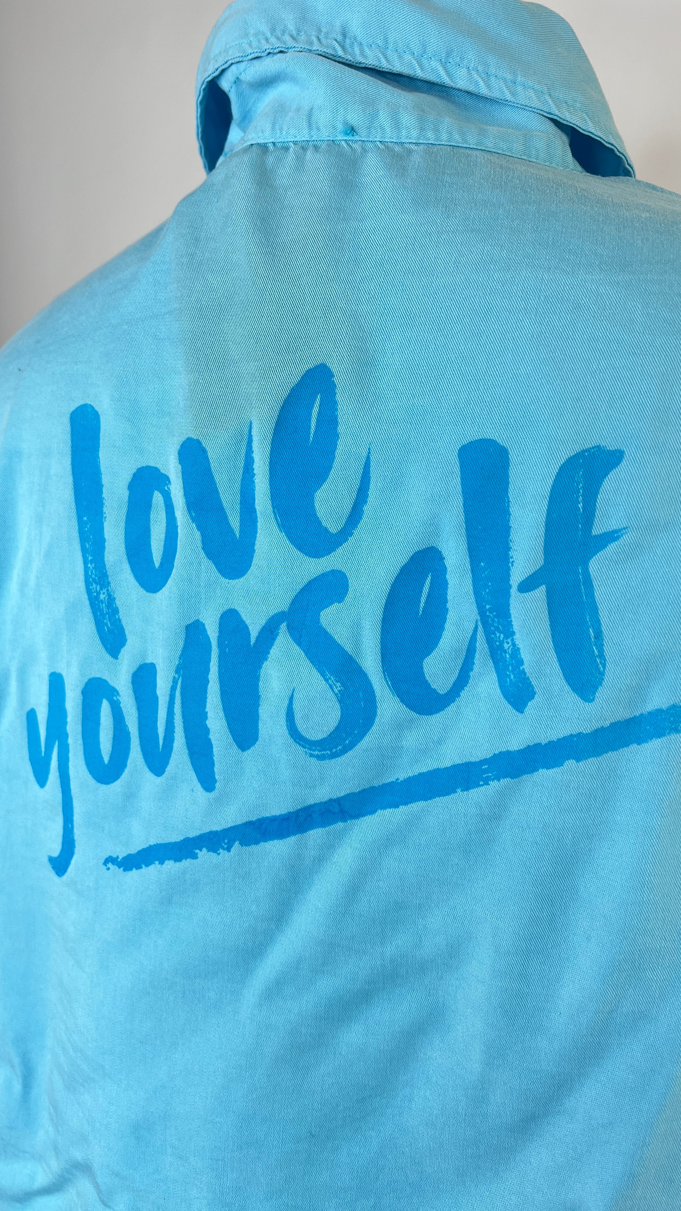 Hemdbluse mit Taschen | türkis, Love Yourself Print
